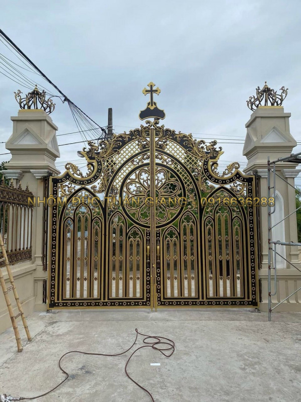 Cổng nhôm đúc mẫu C-211